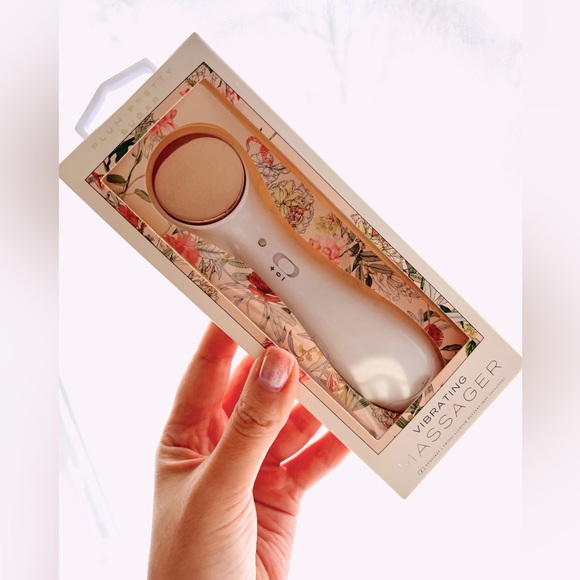 NIB Plum Pretty Sugar Vibrating Facial Massager - Picture 2 of 8